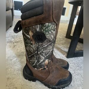 Snake Shield Boots